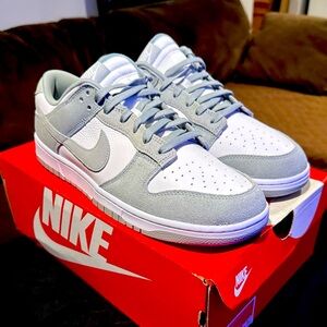 Nike Men’s Low-Top Sneakers in White and Light Gray